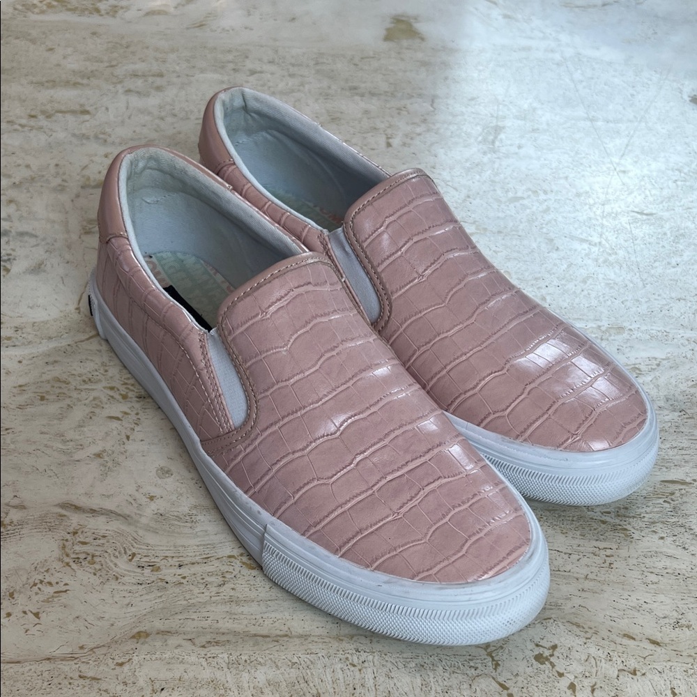 Tommy Hilfiger TWHANKS3 pink shoes women’s size 9.5 faux croc print/texture